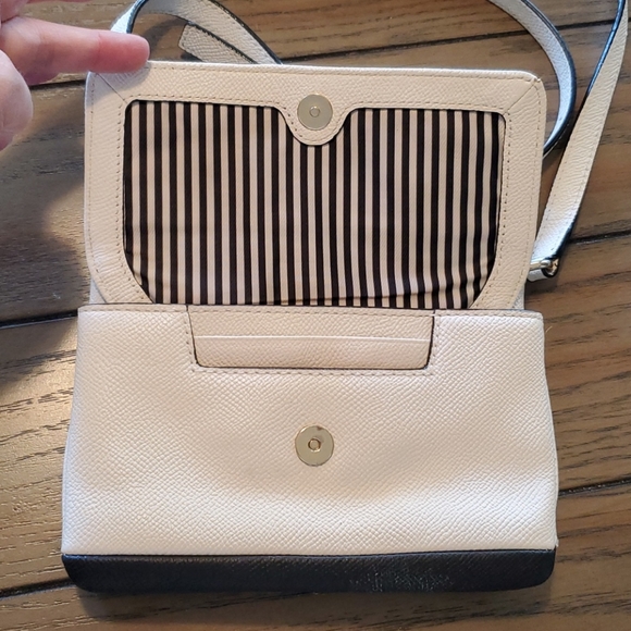 Kate Spade purse with adjustable strap - Picture 3 of 12